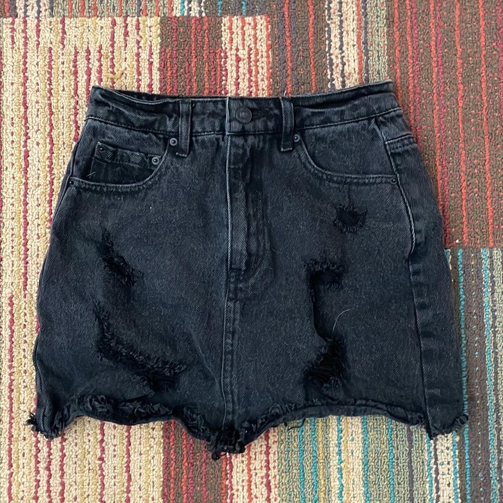 I am selling a black mini skirt from forever 21 in a size XS